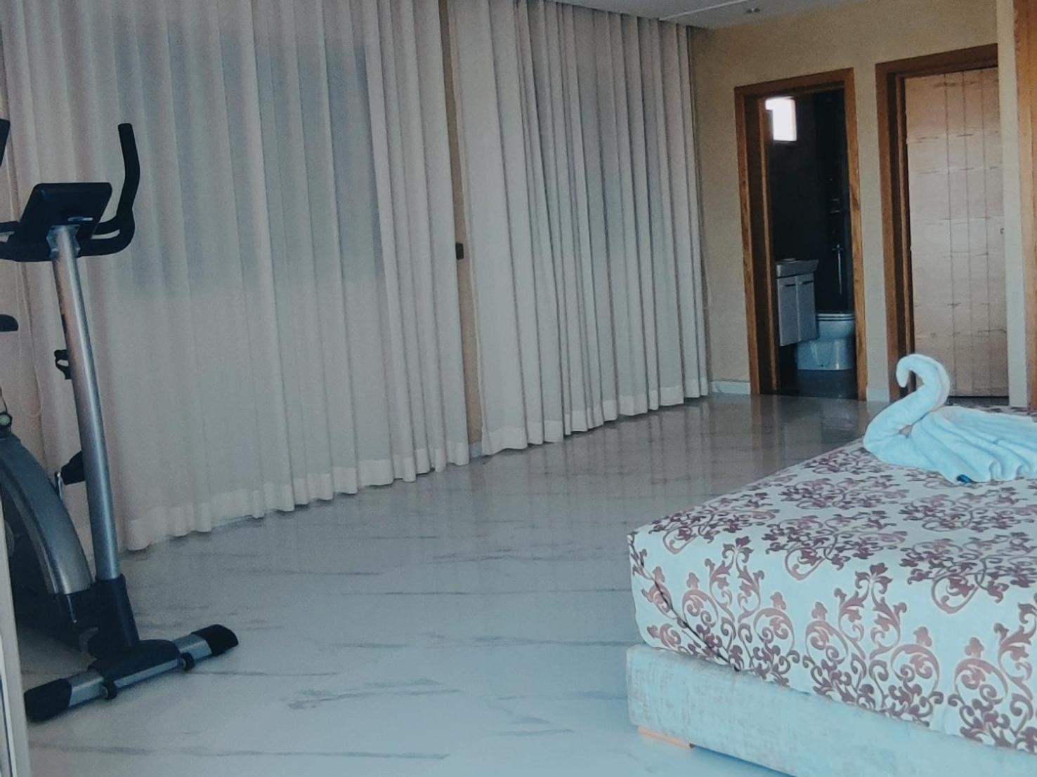 Tayyurt Surf Camp Tamraght Aourir Hostel Imi Mikki Ruang foto